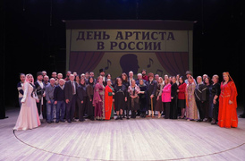 Артисты национальных театров и танцевальных коллективов г. Дербента на праздничном флешмобе, посвященному Дню артиста!